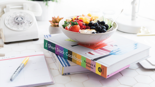 The benefits of a healthy diet at work, and some ideas for office-friendly snacks and meals.