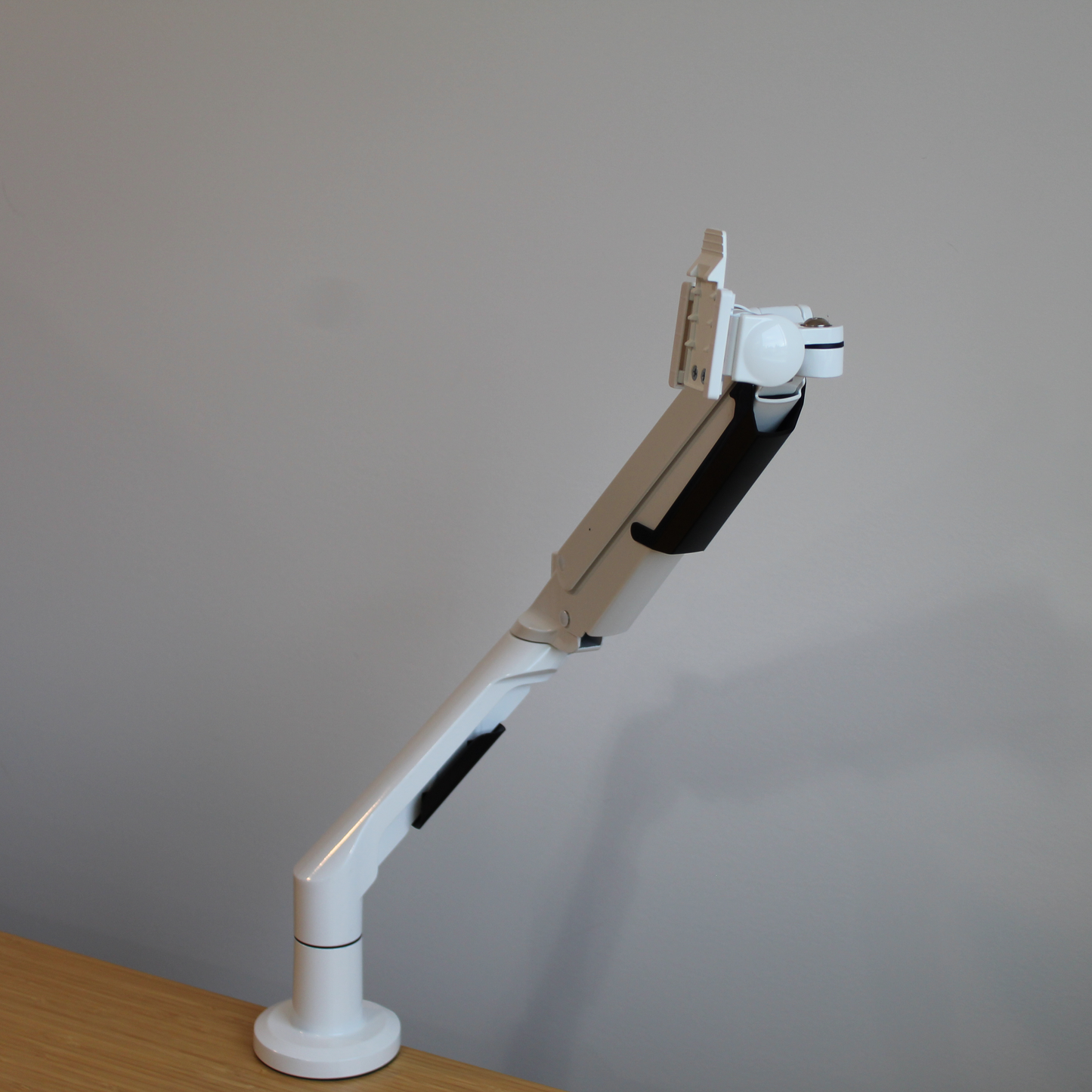 Ergonomyx Single Monitor Desk Mount