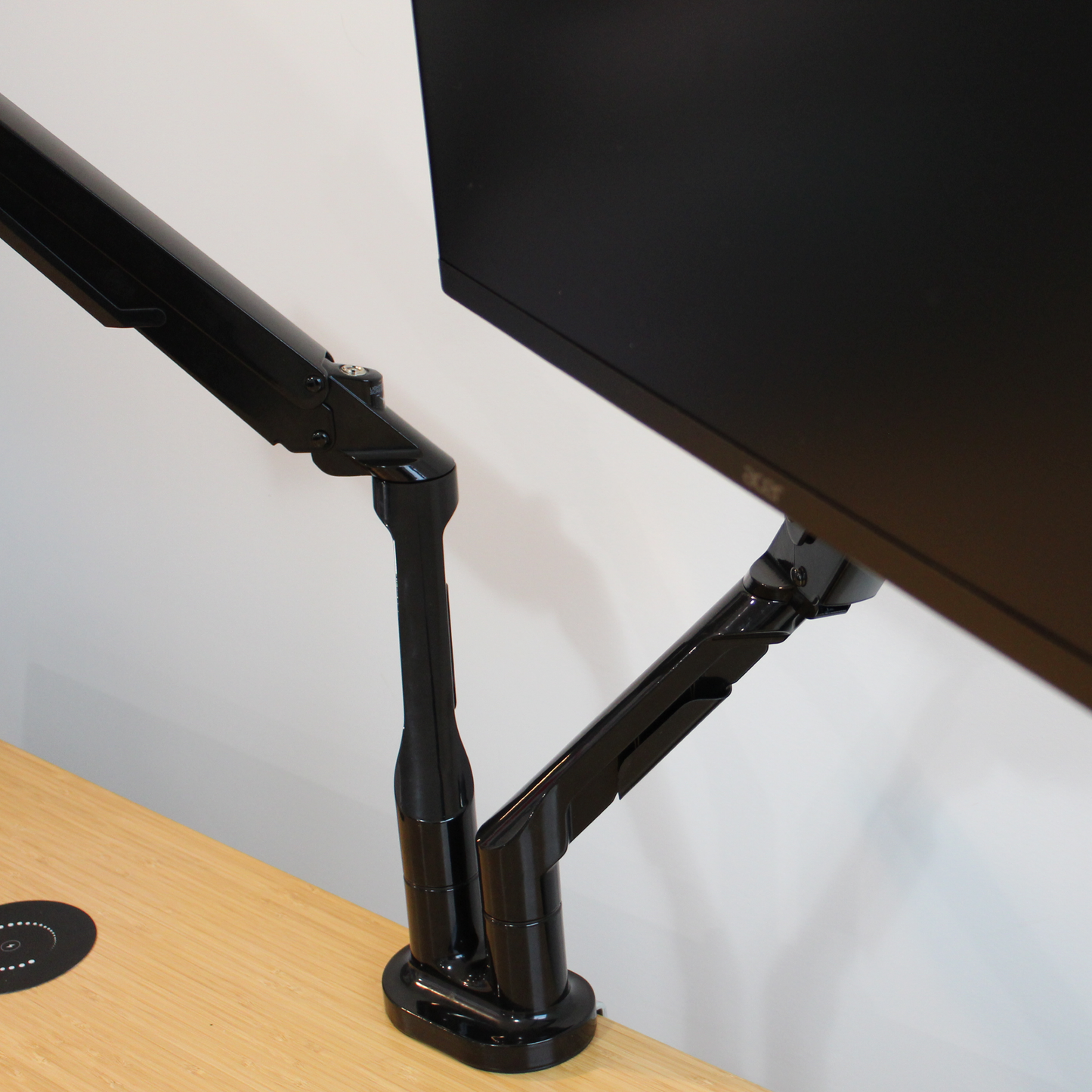 Ergonomyx Dual Monitor Desk Mount